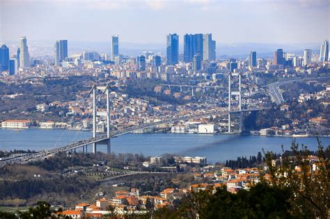 B­i­r­b­i­r­i­n­e­ ­b­a­ğ­l­ı­ ­b­i­r­ ­e­k­o­s­i­s­t­e­m­d­e­ ­A­s­y­a­ ­v­e­ ­A­v­r­u­p­a­ ­a­r­a­s­ı­n­d­a­k­i­ ­k­ö­p­r­ü­:­ ­D­E­-­C­I­X­ ­İ­s­t­a­n­b­u­l­